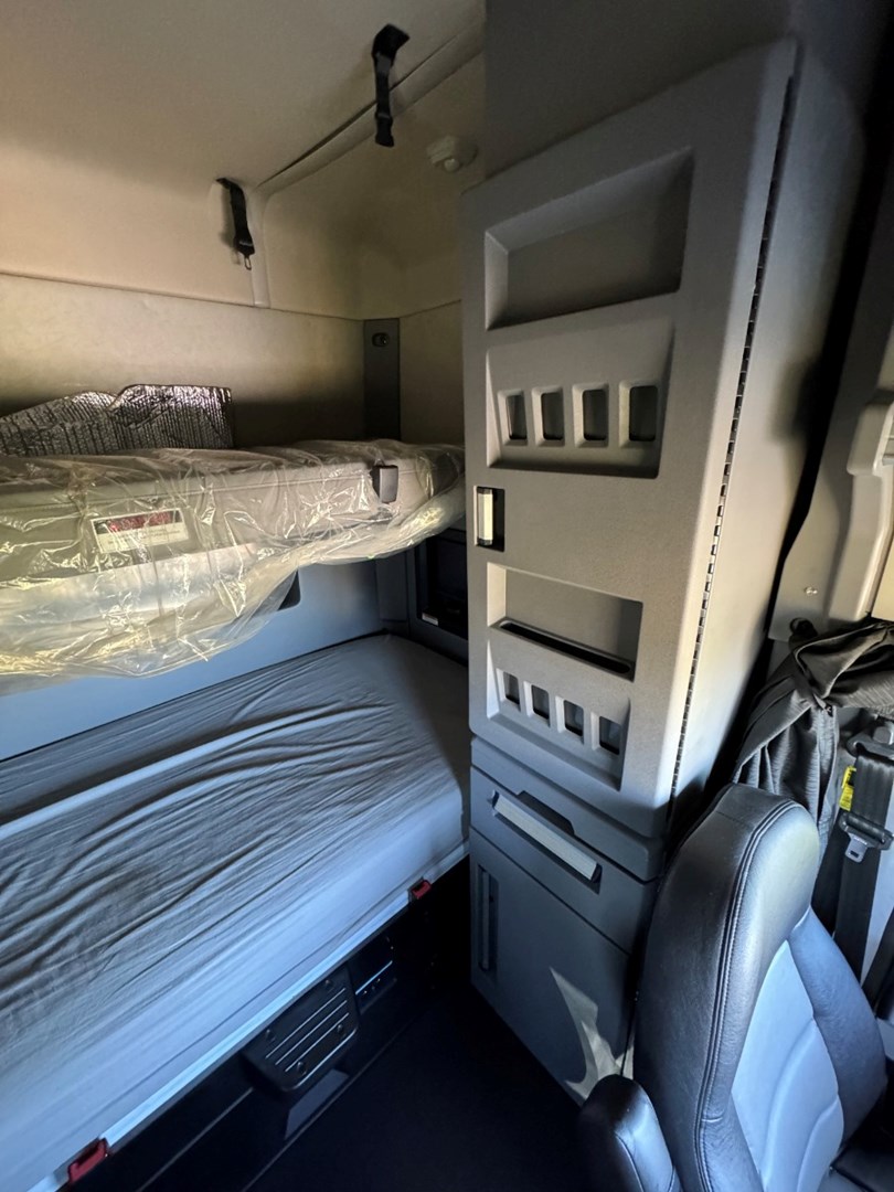 2022 Mack Anthem 64T Sleeper - image 21